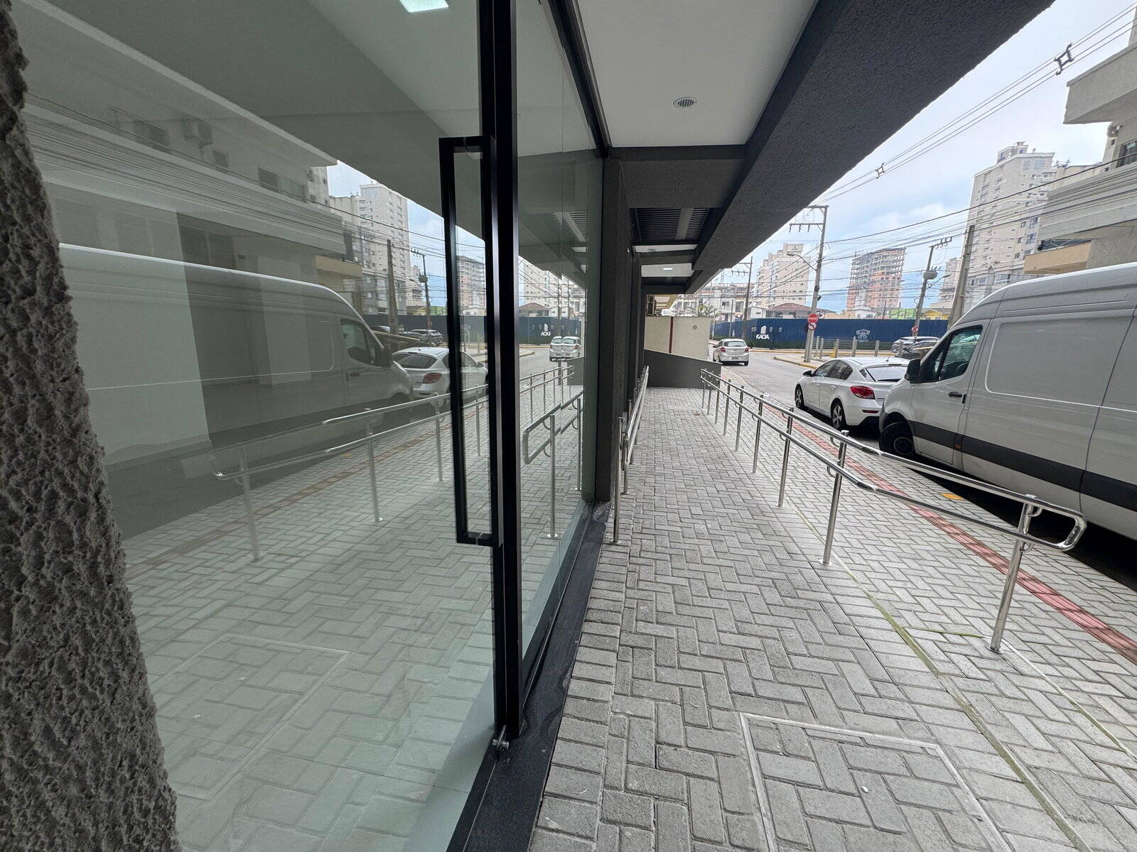 #1044 - Sala para Locação em Itapema - SC